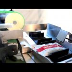 Caja de cartón completamente automática línea de envasado de bolsitas máquina de estuches precio de la máquina